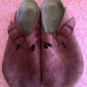 Birkenstock Boston Suede Flats in Burgundy, size 39 wide/regular. Soft Footbed